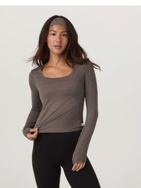 Vuori Scoop Neck Long Sleeve MED